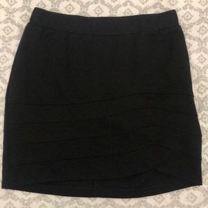 Fitted black skirt